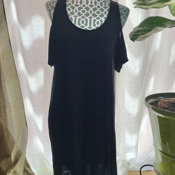 Forever 21 Black Cold Shoulder Shift Dress - Picture 13 of 15